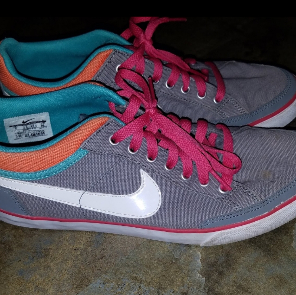 Nike sneakers - Picture 3 of 4